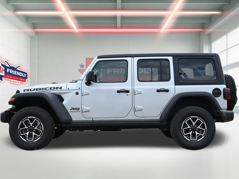 Used 2024 Jeep Wrangler Unlimited Rubicon AWD/4WD image 2