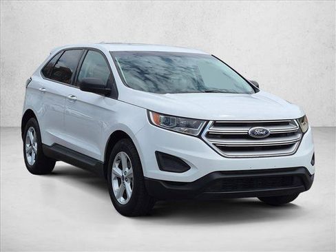 Used 2018 Ford Edge SE FWD image 3