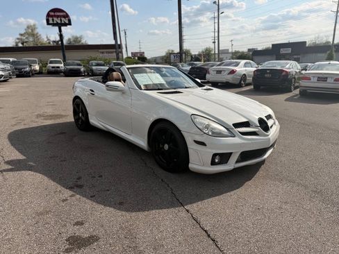 Used 2011 Mercedes-Benz SLK 300 image 4