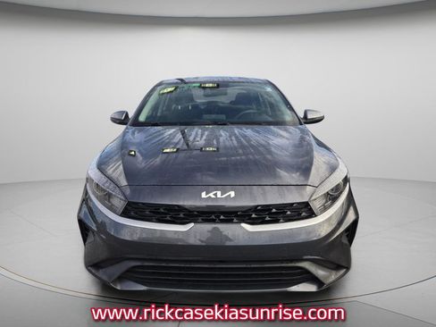 Used 2023 Kia Forte LXS w/ LXS Technology Package FWD image 3