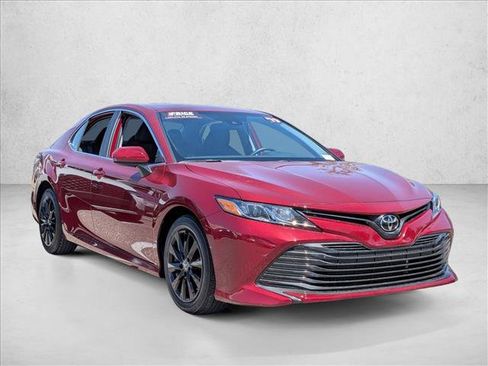 Used 2019 Toyota Camry LE image 3