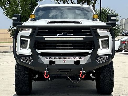 Used 2024 Chevrolet Silverado 2500 LT AWD/4WD image 8