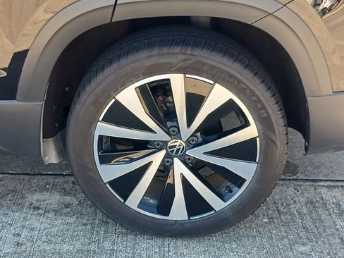 Used 2024 Volkswagen Taos SE image 21