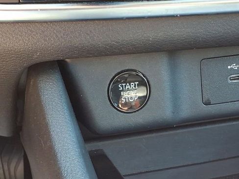 Used 2024 Nissan Rogue SV FWD image 10