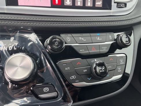 New 2026 Chrysler Pacifica Select image 21