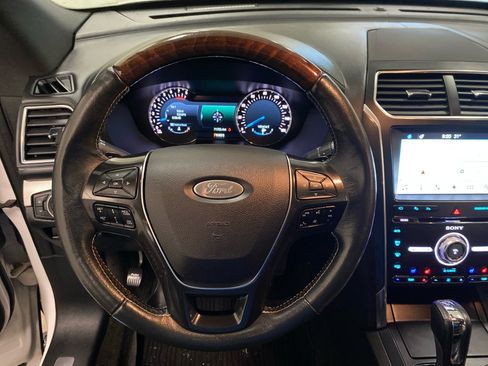 Used 2017 Ford Explorer Platinum image 20