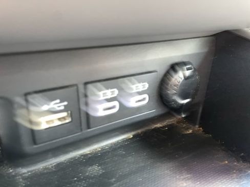 Used 2023 Toyota Highlander XLE FWD image 18