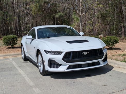 Certified 2025 Ford Mustang GT Premium RWD image 2