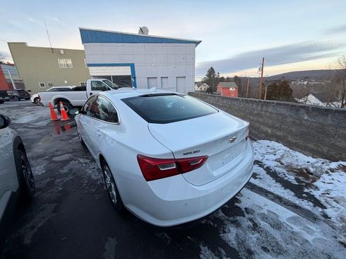 Used 2024 Chevrolet Malibu LT image 3