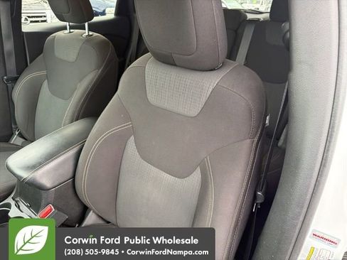 Used 2017 Jeep Cherokee Latitude image 23