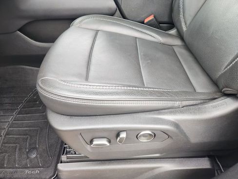 Used 2024 GMC Yukon Denali w/ Denali Reserve Package image 25