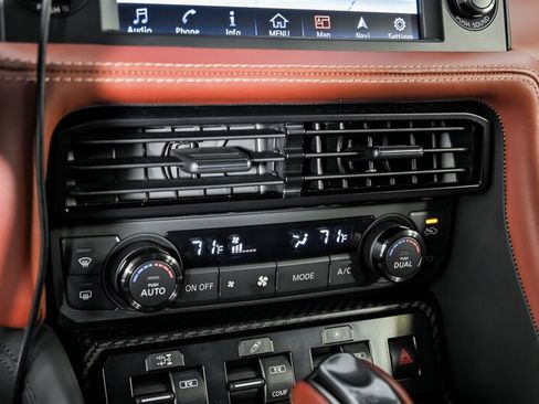 Used 2019 Nissan GT-R Premium w/ Premium Interior Package AWD/4WD image 32