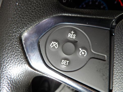 Used 2020 Chevrolet Traverse LS FWD image 21