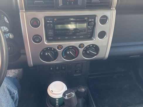 Used 2010 Toyota FJ Cruiser 4WD image 11