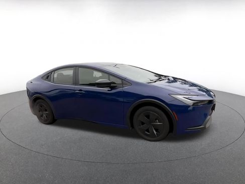 Used 2025 Toyota Prius LE image 2