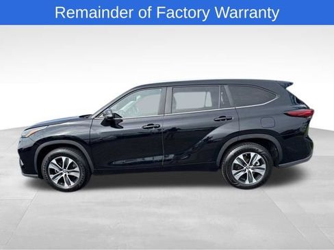 Used 2023 Toyota Highlander XLE image 2