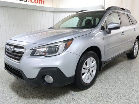Used 2018 Subaru Outback 2.5i Premium AWD/4WD image 2