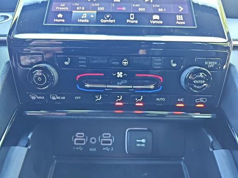 Used 2023 Jeep Grand Cherokee Altitude AWD/4WD image 21