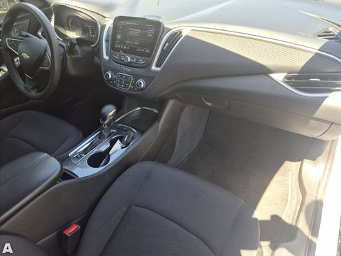 Used 2022 Chevrolet Malibu LT FWD image 16