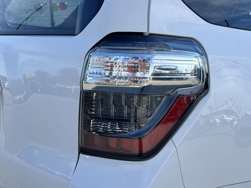 Used 2017 Toyota 4Runner SR5 Premium image 25