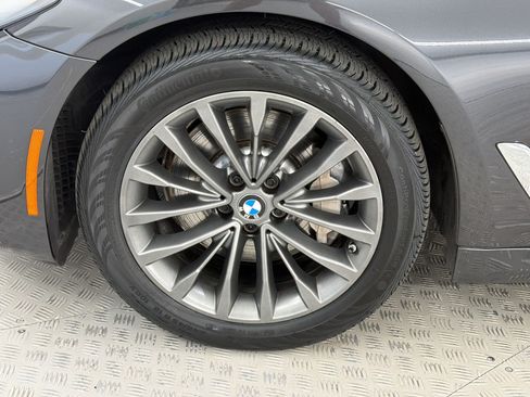 Used 2023 BMW 530i w/ Premium Package RWD image 13
