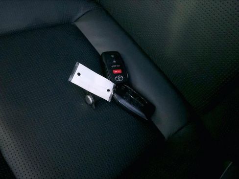 Used 2025 Toyota 4Runner Limited AWD/4WD image 14