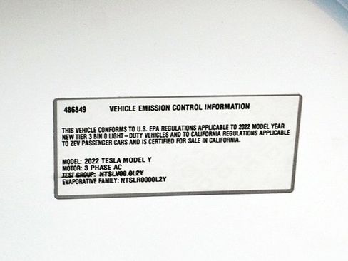 Used 2022 Tesla Model Y Long Range image 41