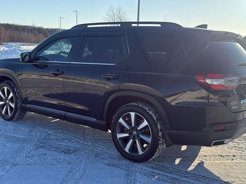 Used 2025 Honda Pilot Touring image 11