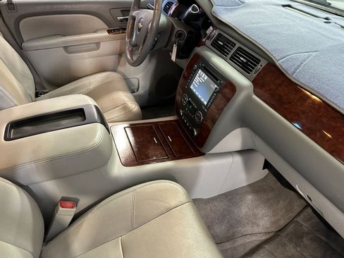 Used 2012 Chevrolet Tahoe LTZ AWD/4WD image 17