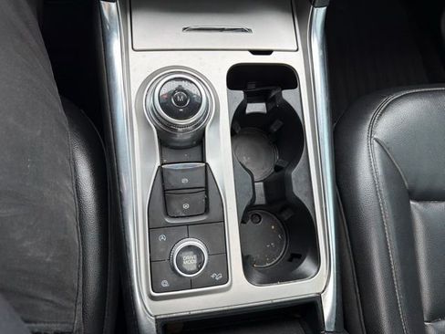 Used 2020 Ford Explorer XLT w/ Equipment Group 202A AWD/4WD image 19