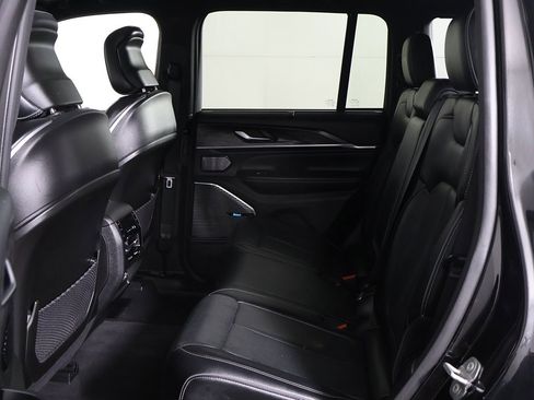 Used 2022 Jeep Grand Cherokee Overland w/ Luxury Tech Group IV image 34