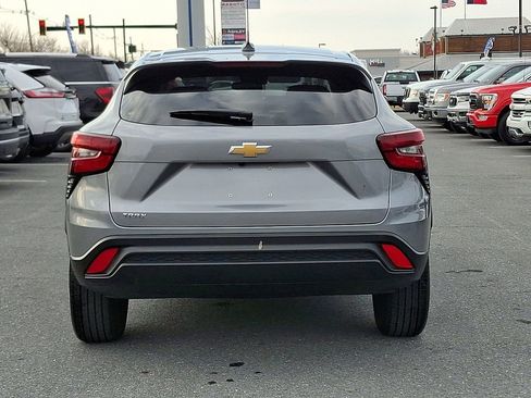 Used 2024 Chevrolet Trax LS image 5