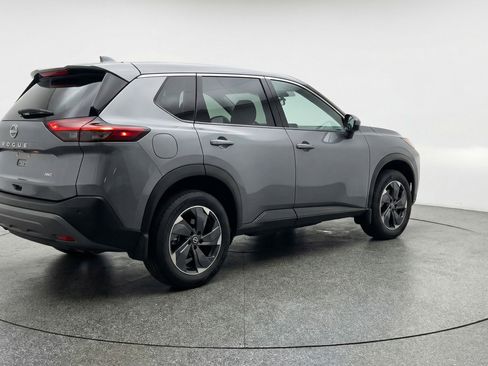 Used 2025 Nissan Rogue SV AWD/4WD image 9