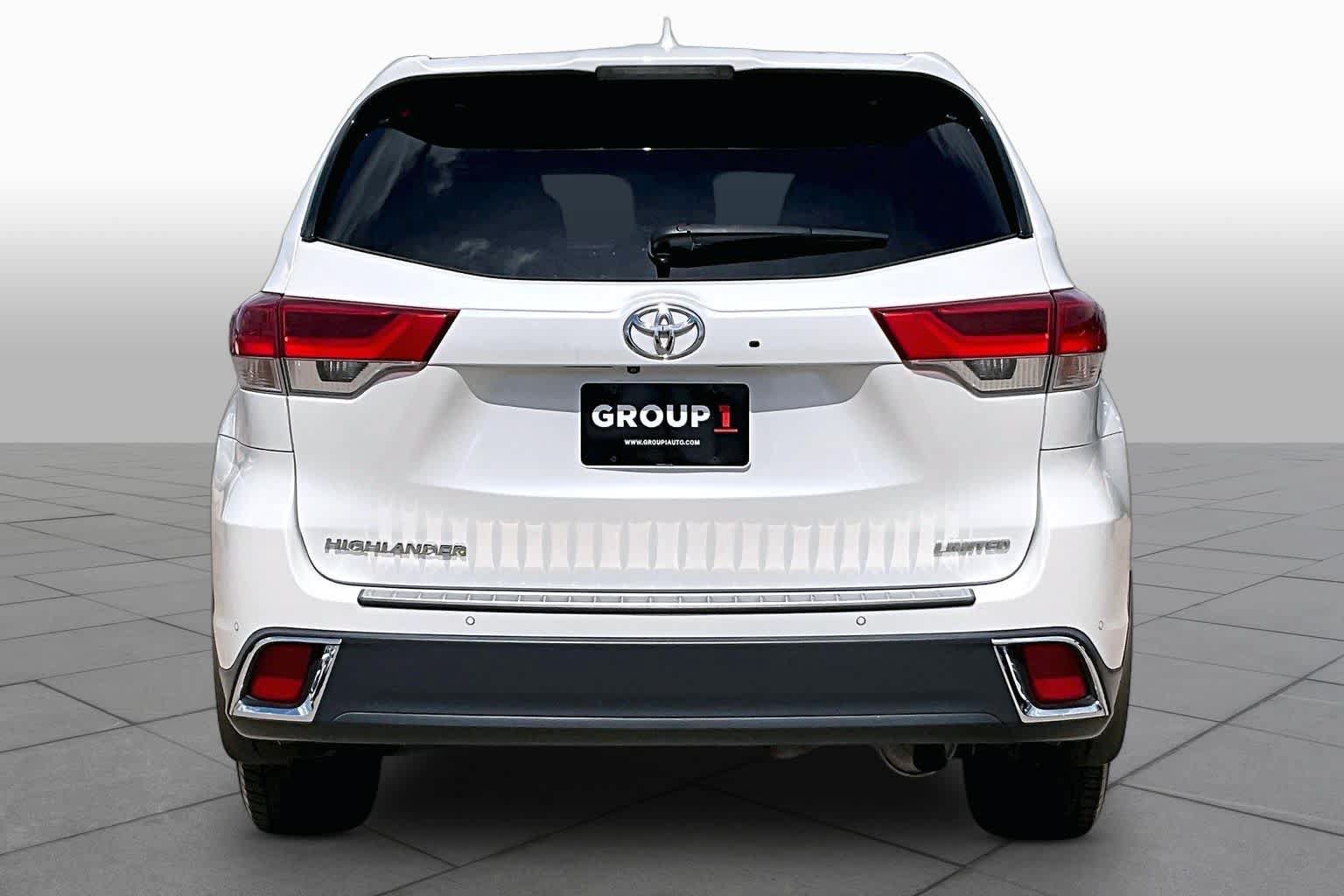 Used 2017 Toyota Highlander Limited FWD image 5