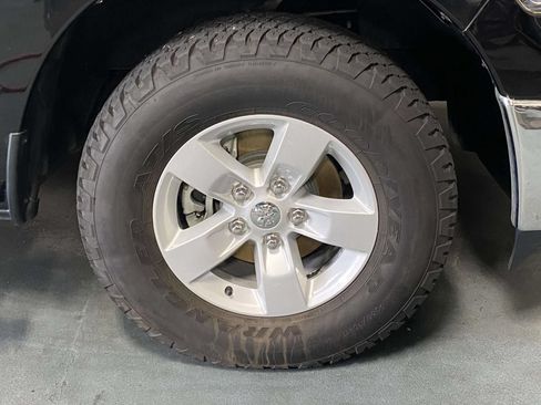 Used 2019 RAM 1500 Tradesman w/ Chrome Appearance Group RWD image 9