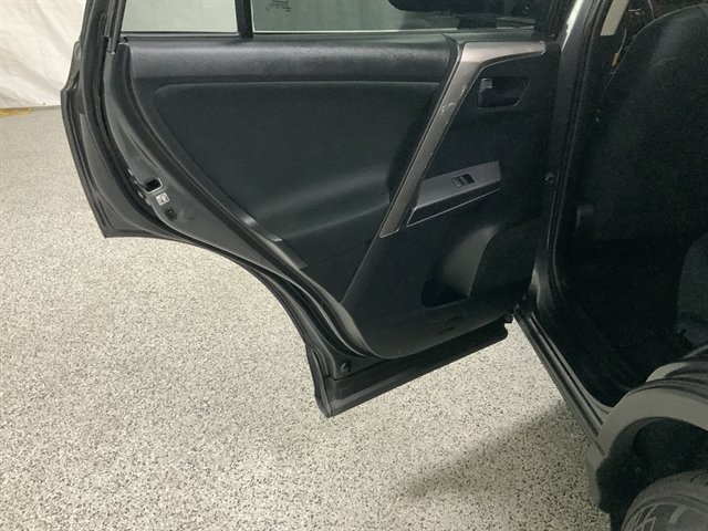 Used 2018 Toyota RAV4 LE w/ All Weather Liner Package AWD/4WD image 17