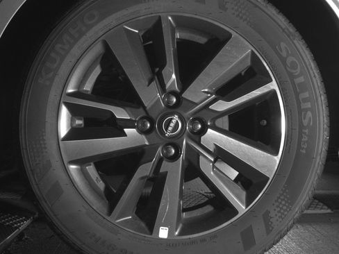 Used 2025 Nissan Versa SV image 14