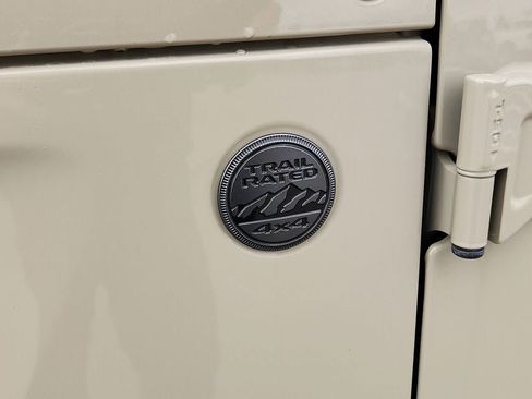 Used 2022 Jeep Gladiator Sport image 8