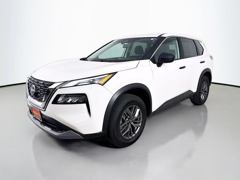 Used 2023 Nissan Rogue S AWD/4WD image 3