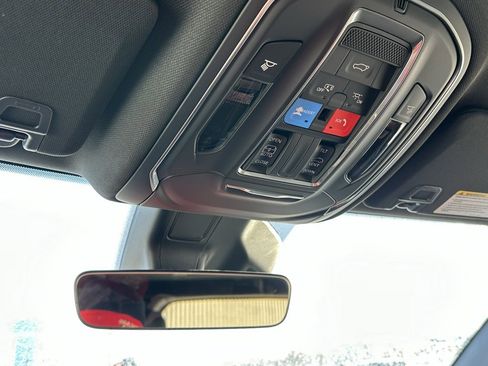 New 2025 Jeep Grand Cherokee Altitude image 32