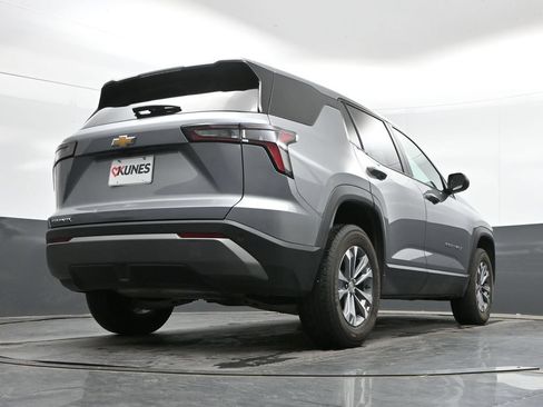 Used 2025 Chevrolet Equinox LT FWD image 36