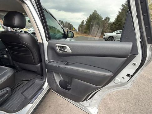 Used 2013 Nissan Pathfinder SL image 39