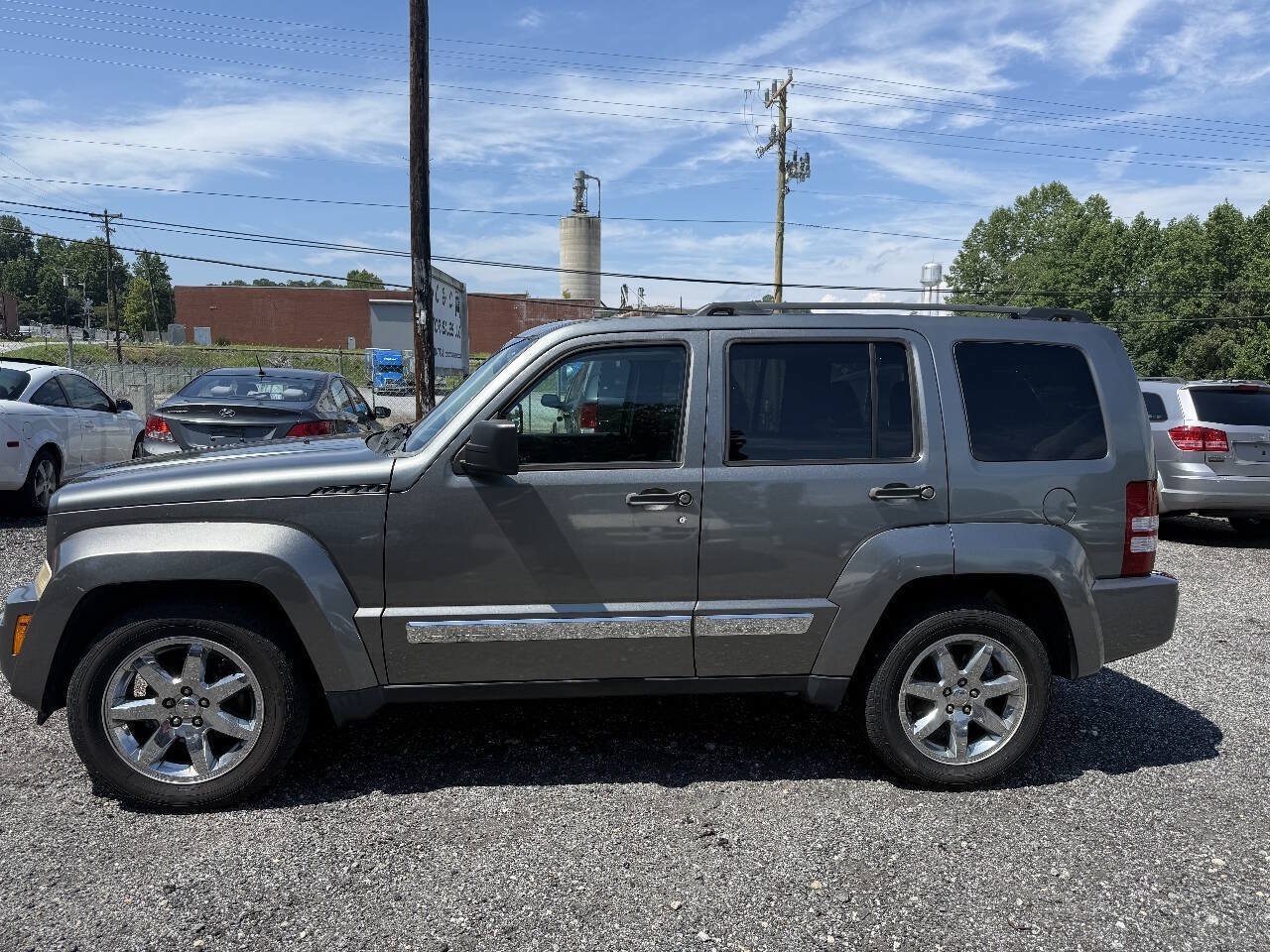 Used 2012 Jeep Liberty Sport AWD/4WD image 9