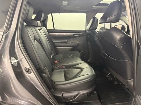 Used 2021 Toyota Highlander Limited image 13