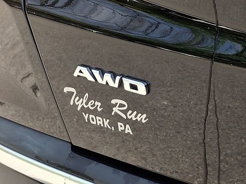 Used 2017 Cadillac XT5 Luxury w/ Driver Awareness Package image 34