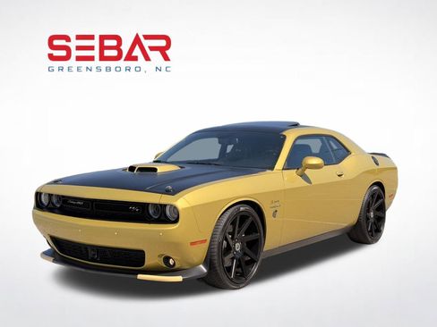Used 2020 Dodge Challenger R/T RWD image 10
