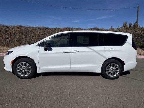 New 2025 Chrysler Pacifica Select w/ Uconnect Theater Family Group image 11