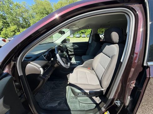Used 2021 Chevrolet Traverse LT w/ LPO, Blackout Package AWD/4WD image 13
