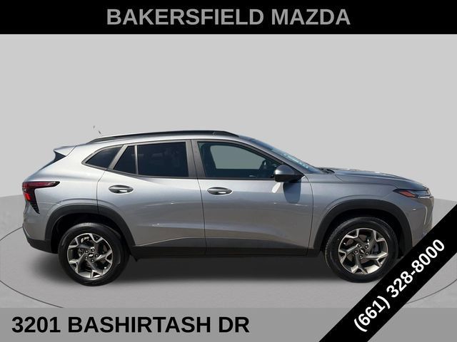 Used 2025 Chevrolet Trax LT FWD image 6