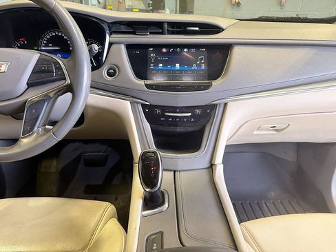 Used 2018 Cadillac XT5 Luxury w/ Driver Awareness Package image 23